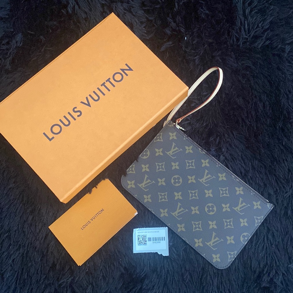 Authentic* Brand new LV pouch/wristlet